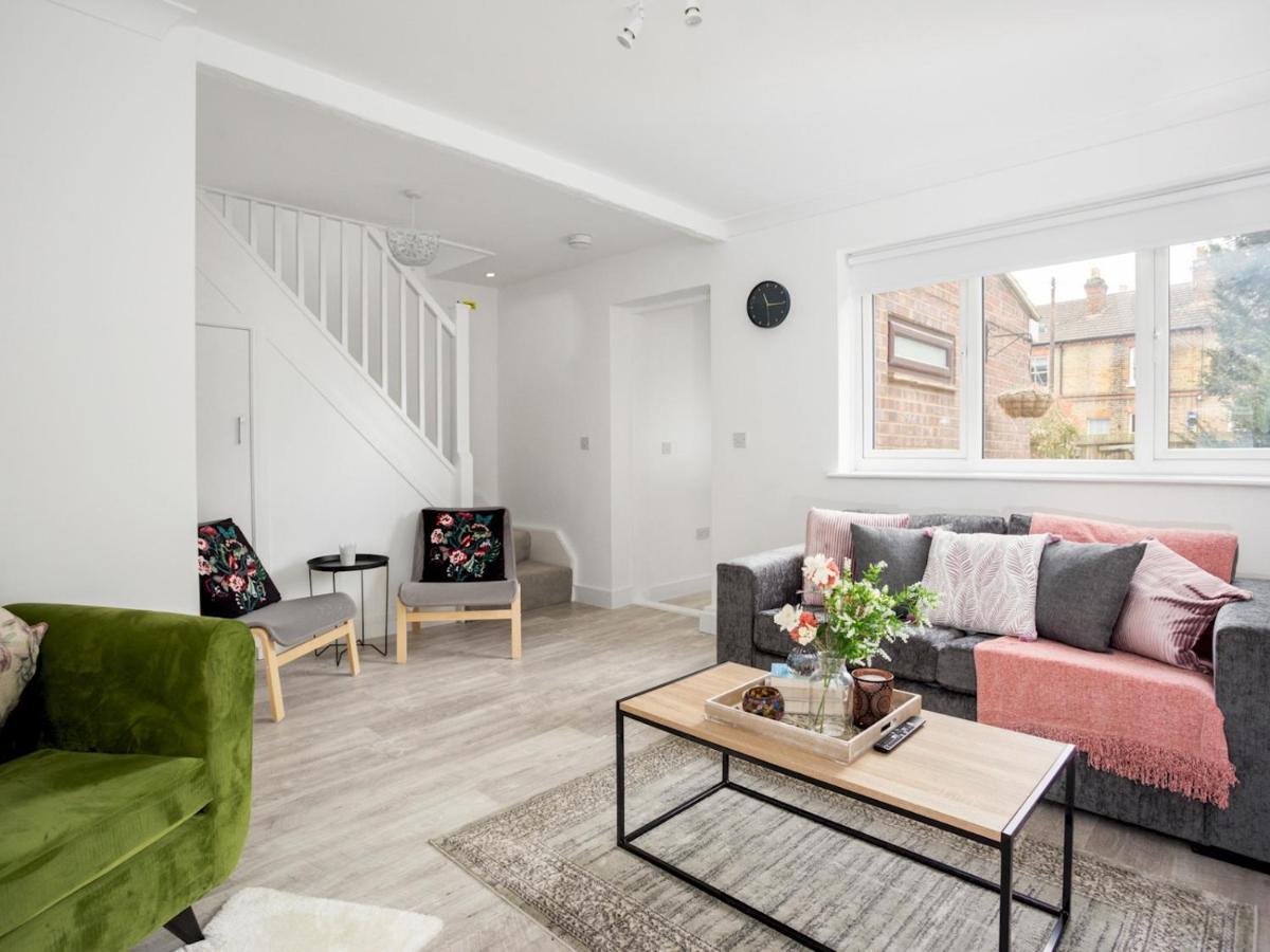 Pass The Keys Spacious And Very Modern Family Home, Central Windsor Buitenkant foto
